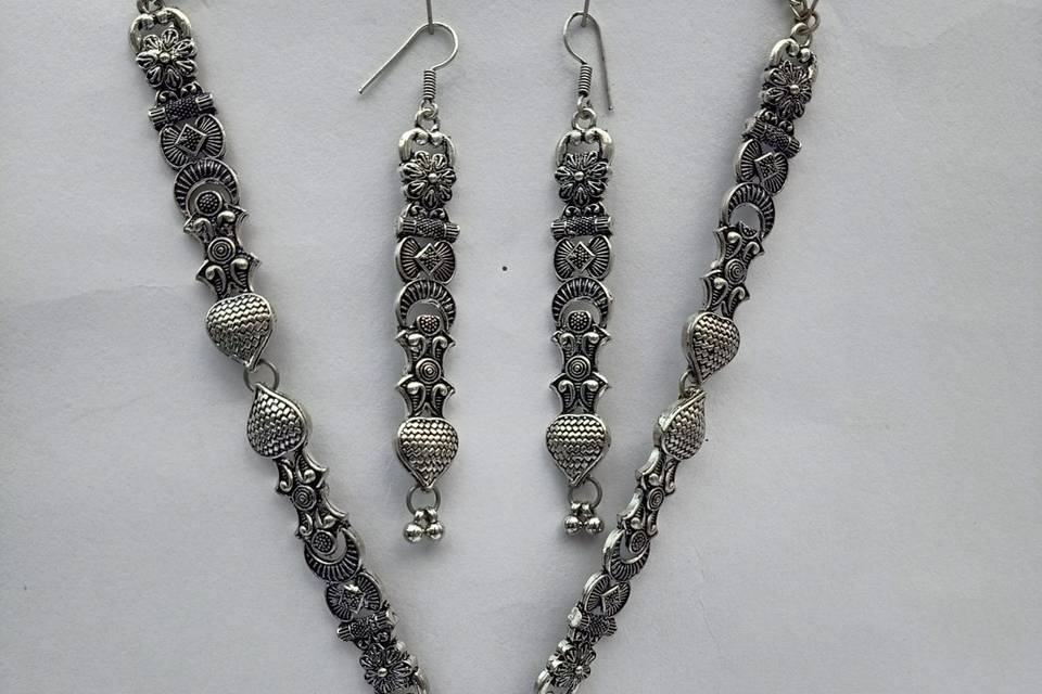 Necklace & earrings