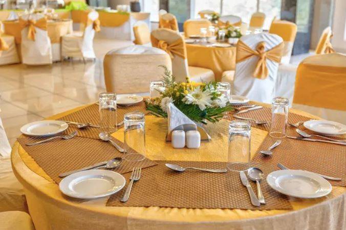 Table arrangement