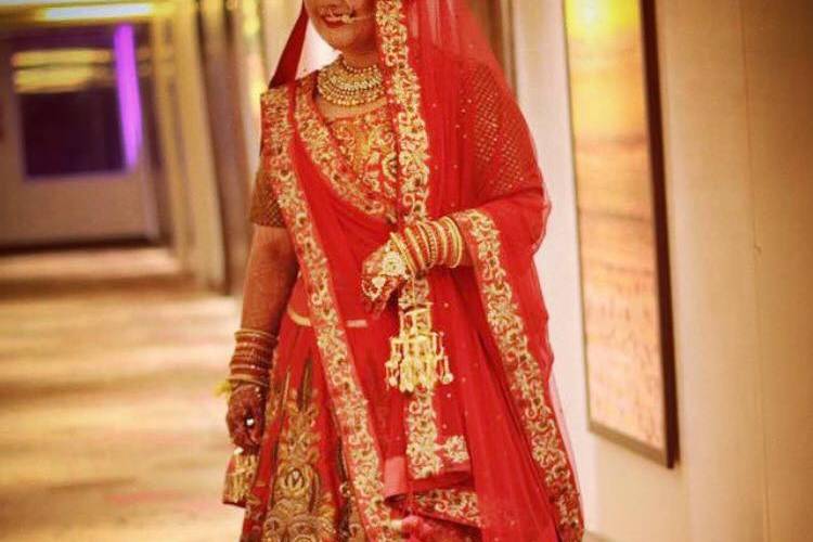 Stunning bride in a Samant Chauhan