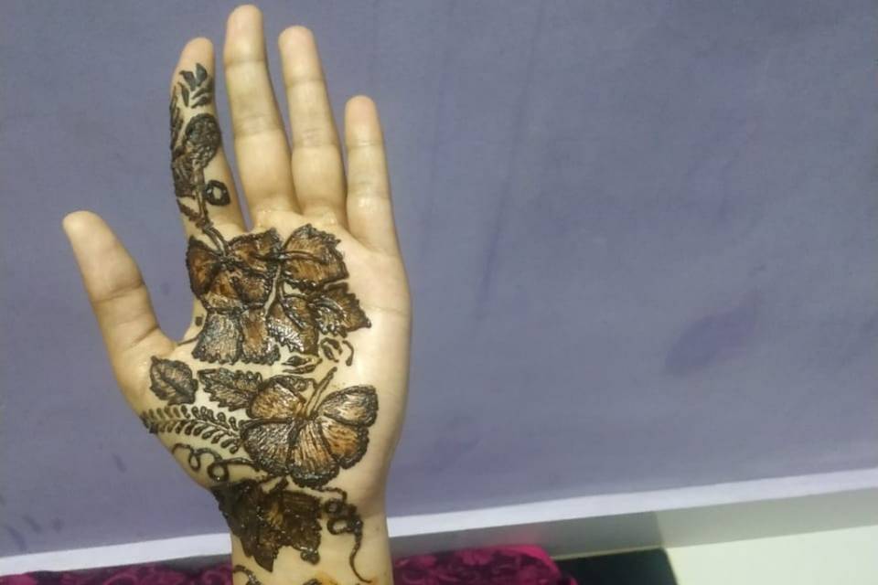 Floral mehndi design