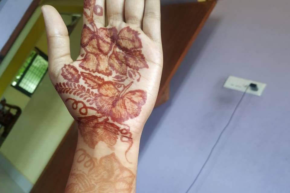 Floral mehndi design