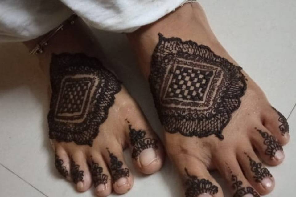 Leg mehendi design