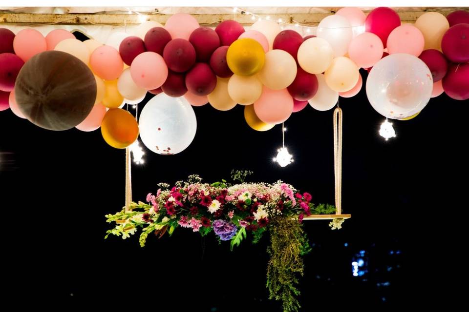 Balloon & flower decor