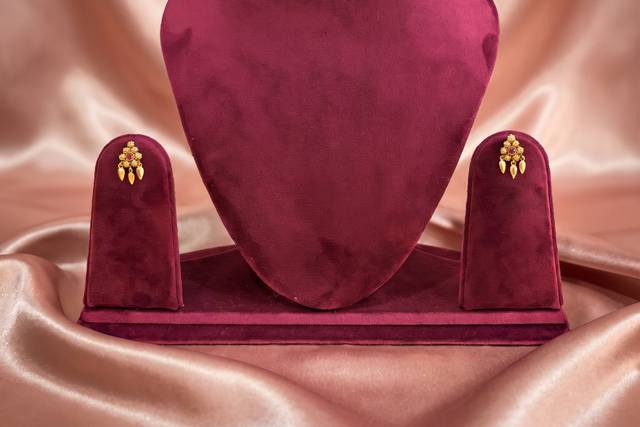 Necklace & earrings