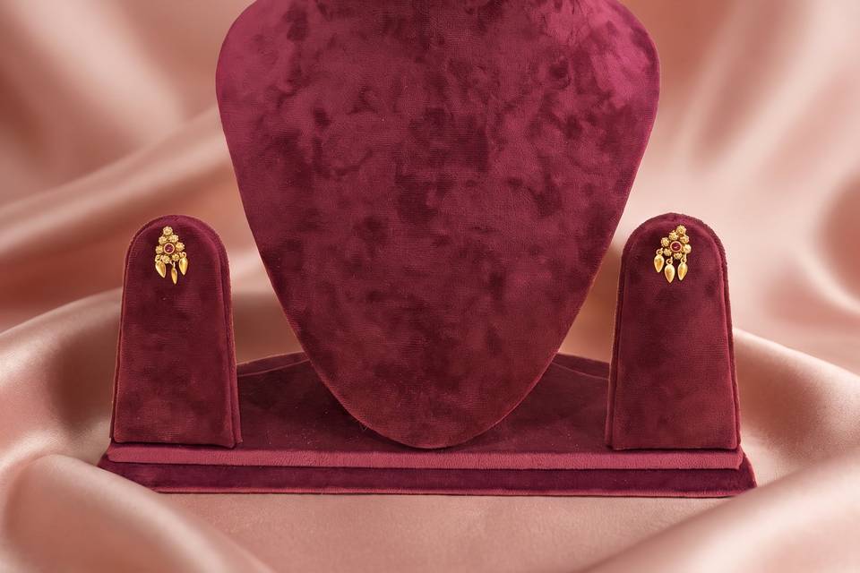Necklace & earrings