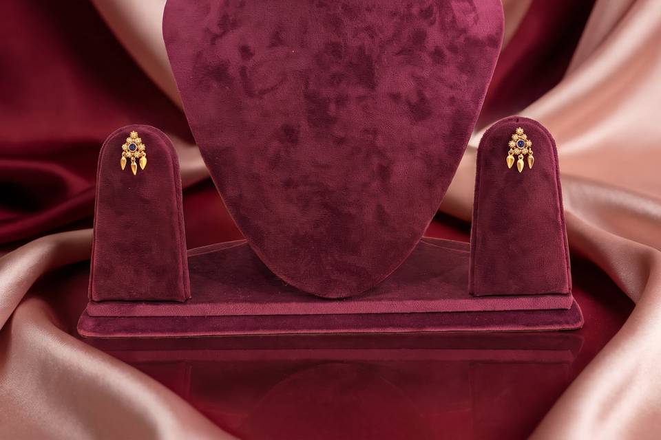 Necklace & earrings