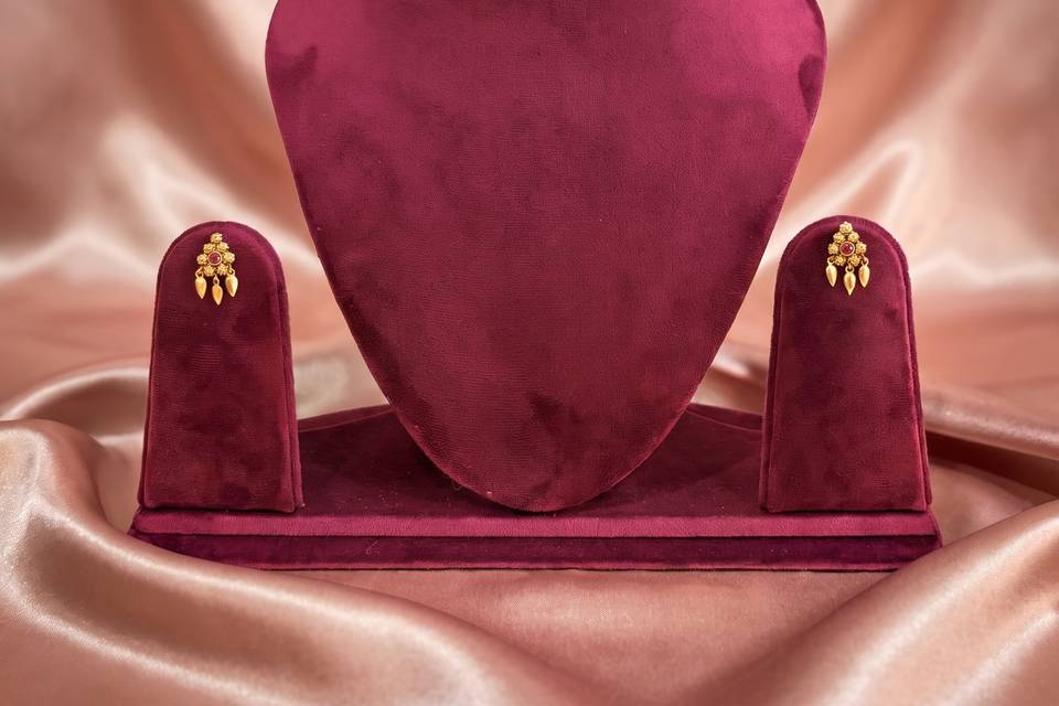 Necklace & earrings
