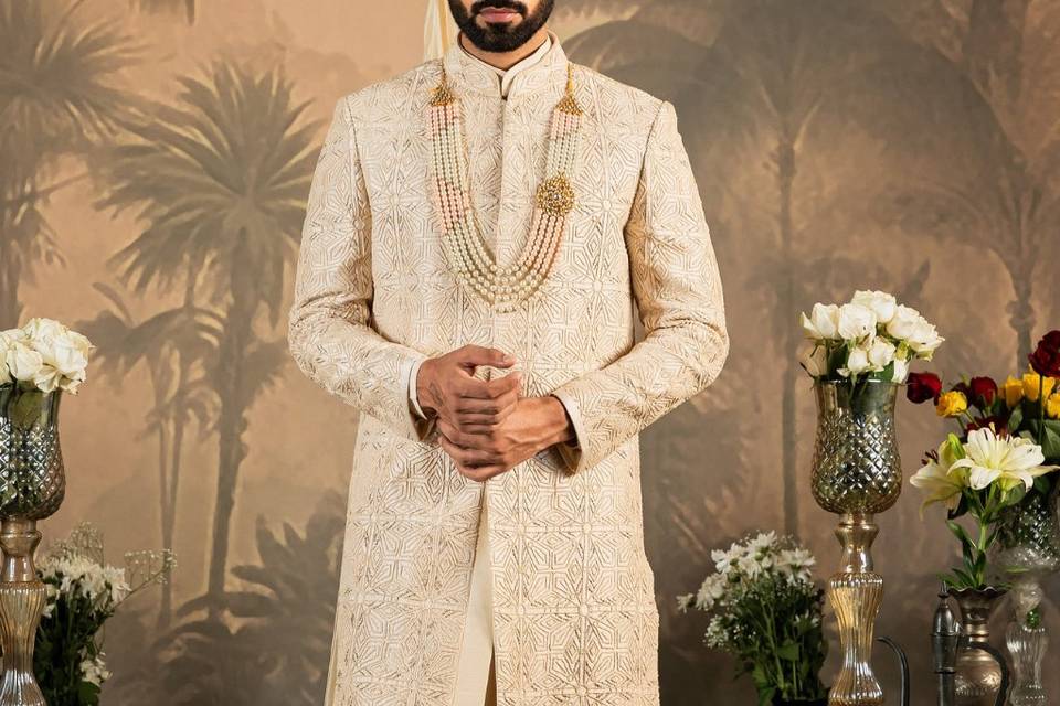 Groom Safa