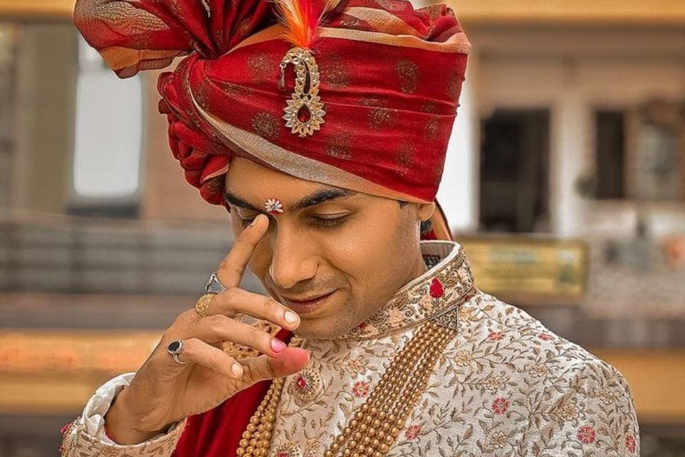 Groom Safa