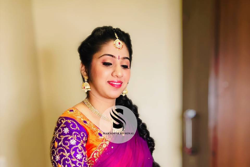 Tejashree’s engagement makeup