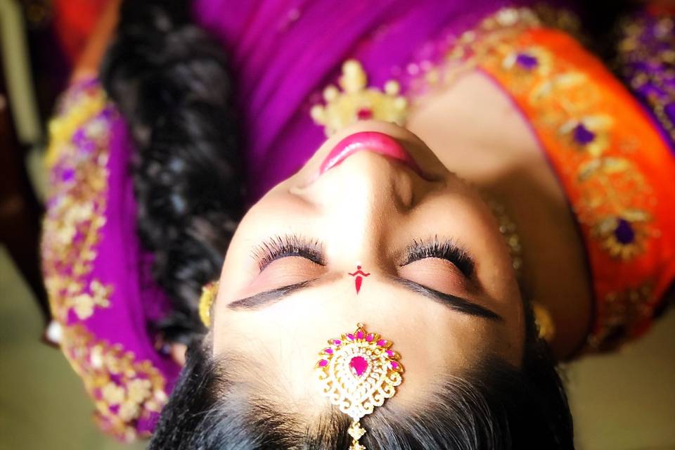 Tejashree’s engagement makeup