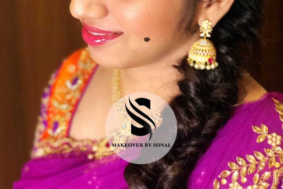 Tejashree’s engagement makeup