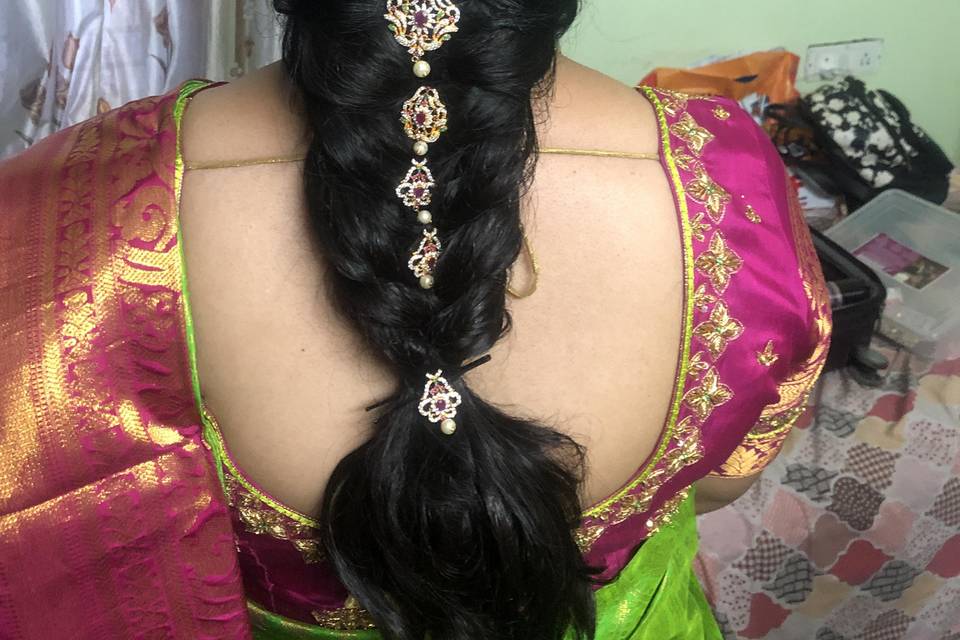 Bridesmaid hairdo