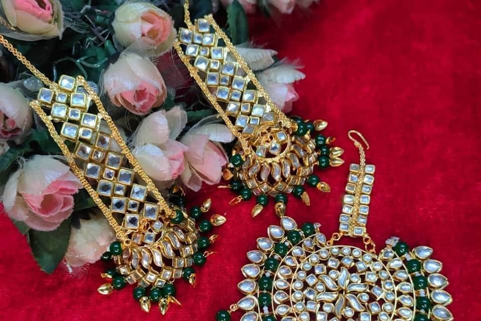 Earrings+ mangtika