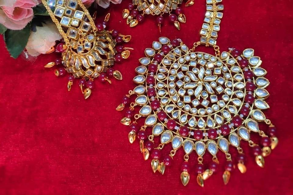 Earrings+ mangtika