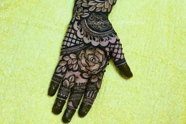 Poonam - Creating Mehendi Designs In Style