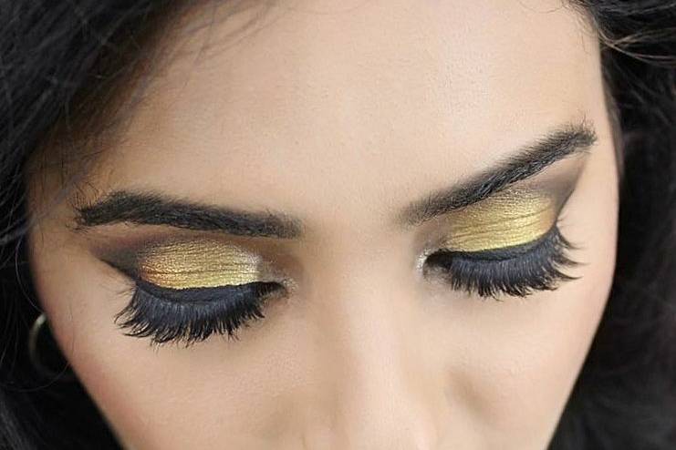 Golden Smokey Party Makeup