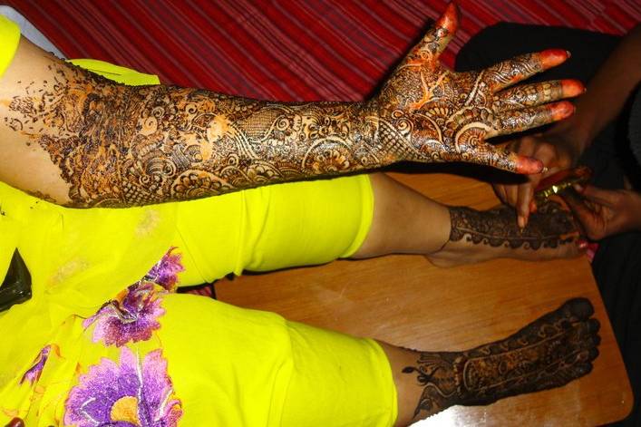 Mehndi Designer Waseem Logo