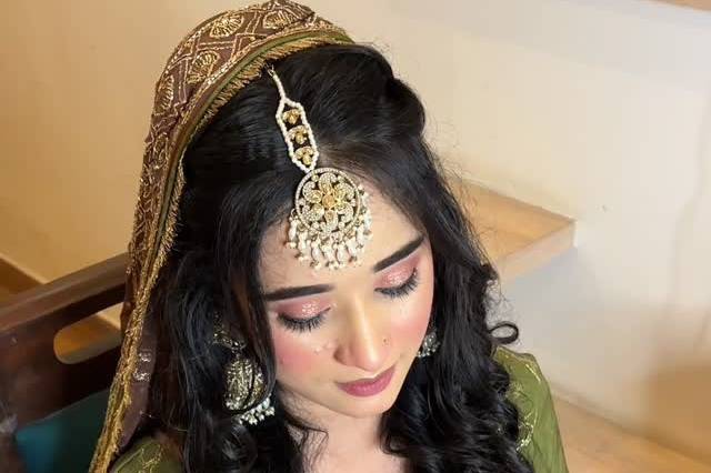 Shamama Farhat Makeup Artist
