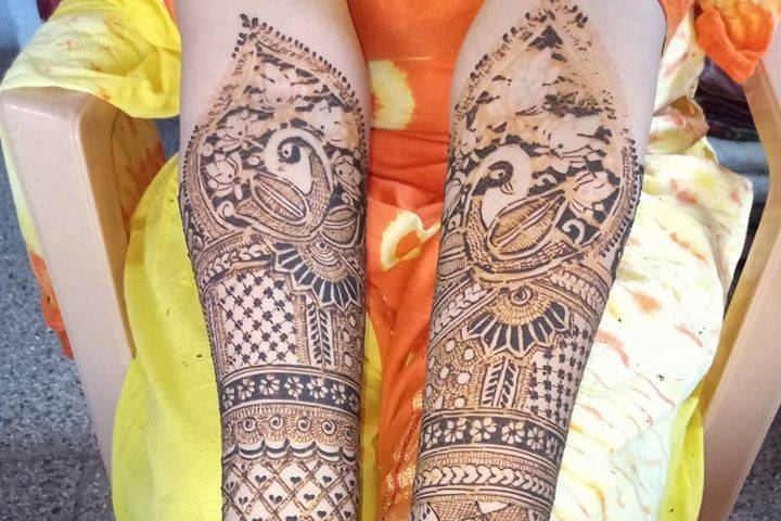 Minesh Mehndi Artist