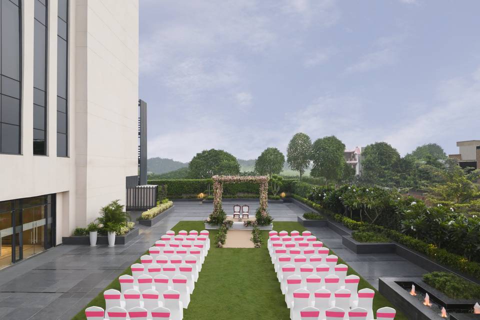 Crystal Wedding Lawn