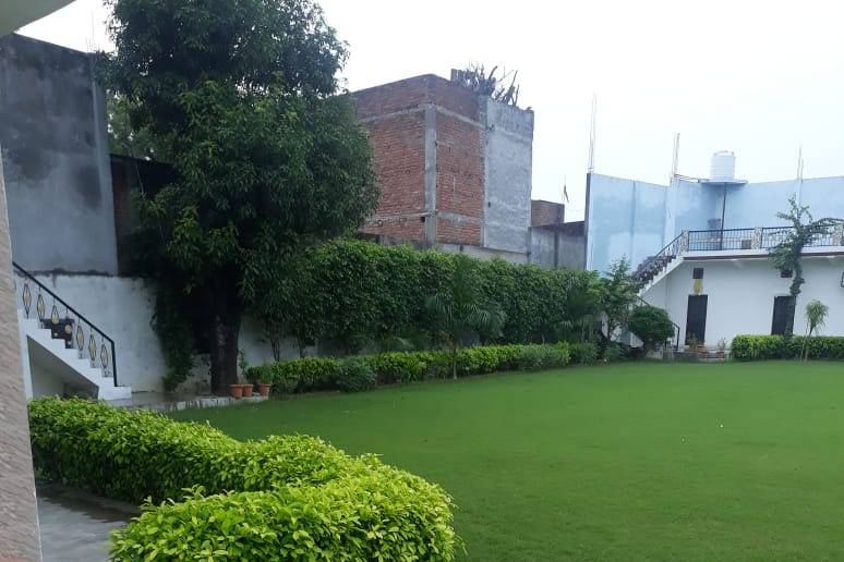 Shyam Shanti Guest House & Krishna Party Lawns