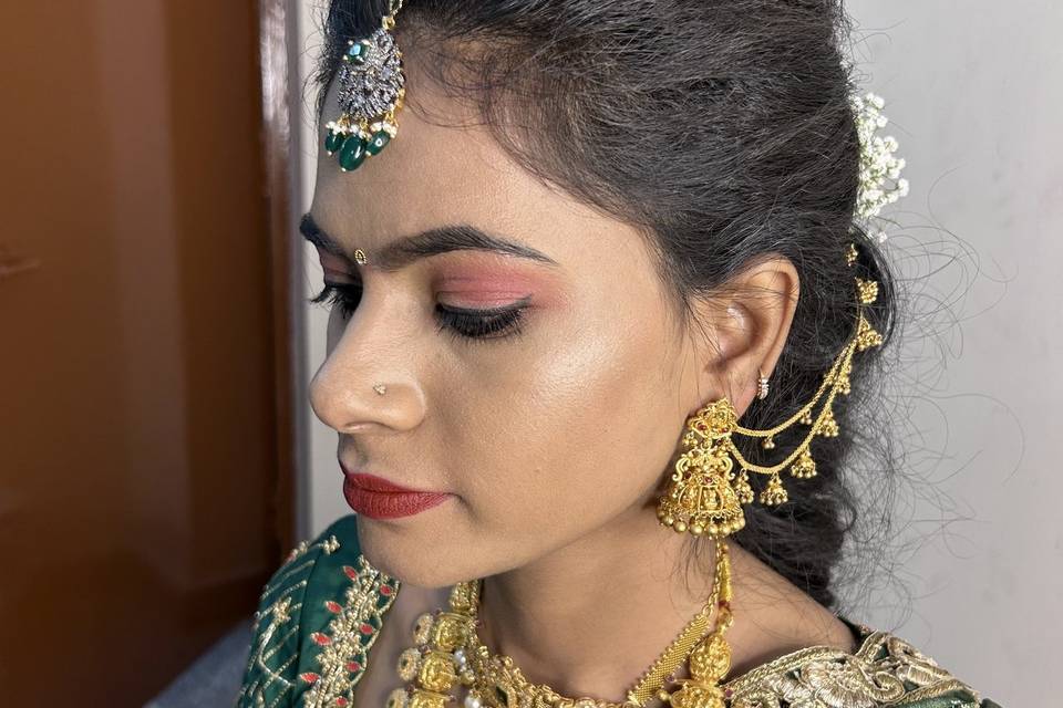 Vasantha Makeup Artist