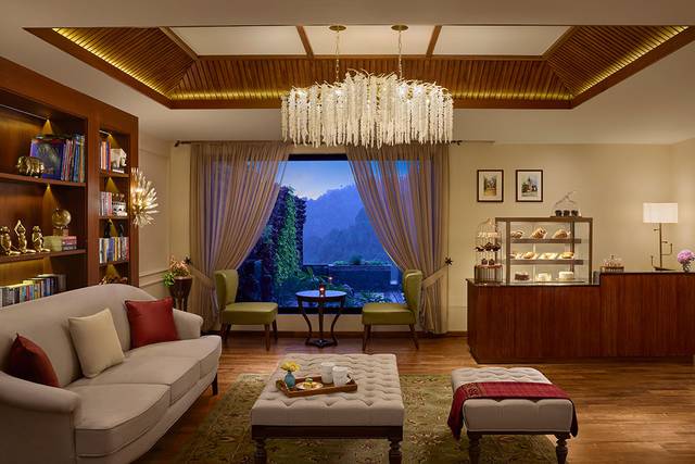 lobby-lounge
