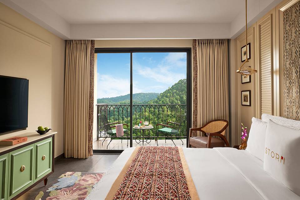 superior-bedroom-side-view