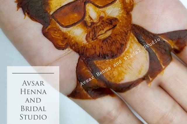 Portrait mehndi design