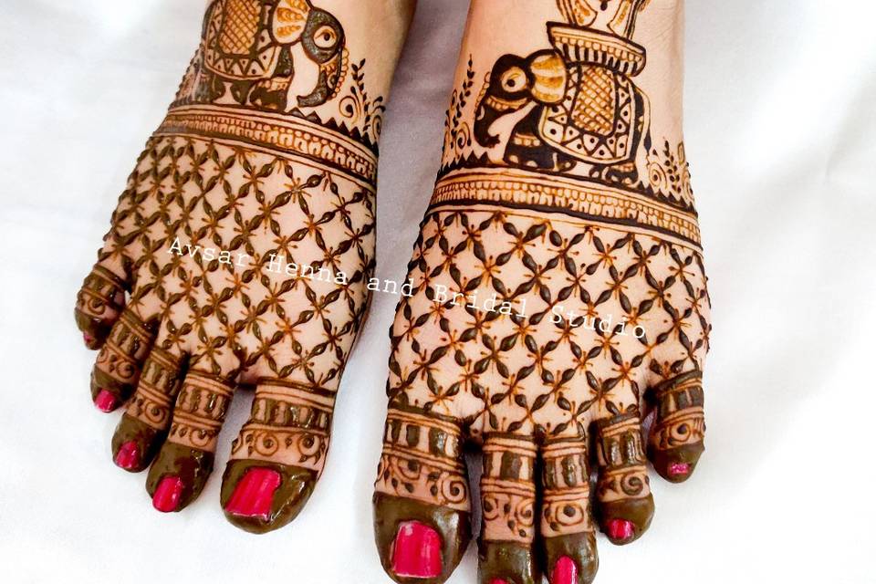 Minimal bridal feet design
