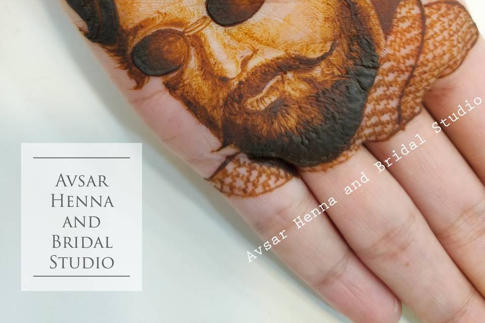 Portrait mehndi design