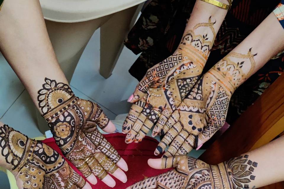 Mehendi function for siders