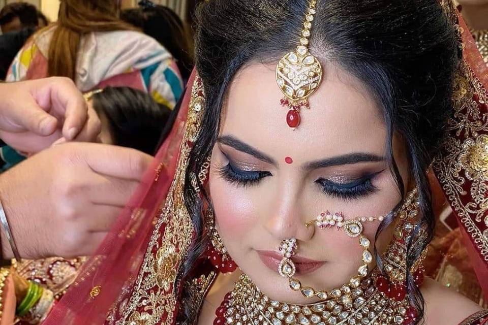 VLCC Beauty Salon - Makeup Artist - Sarnath 
