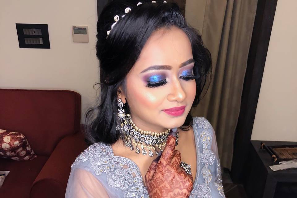 Blue smoky engagement look