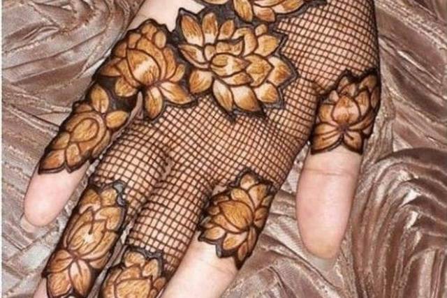 gulf Floral design | Bridal mehendi designs hands, New bridal mehndi designs,  Arabic henna designs