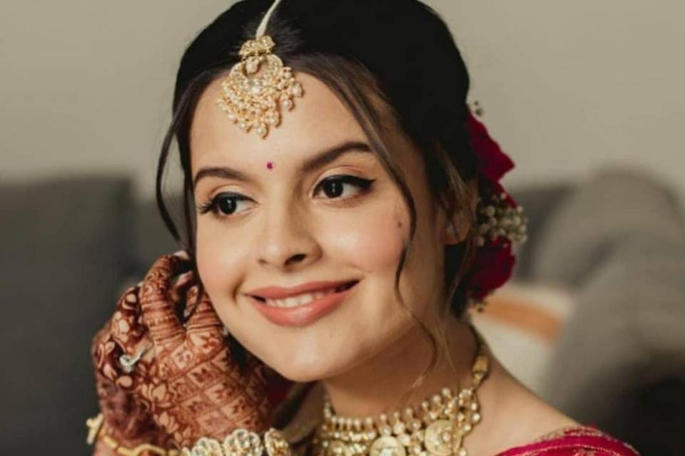 Royal bridal look