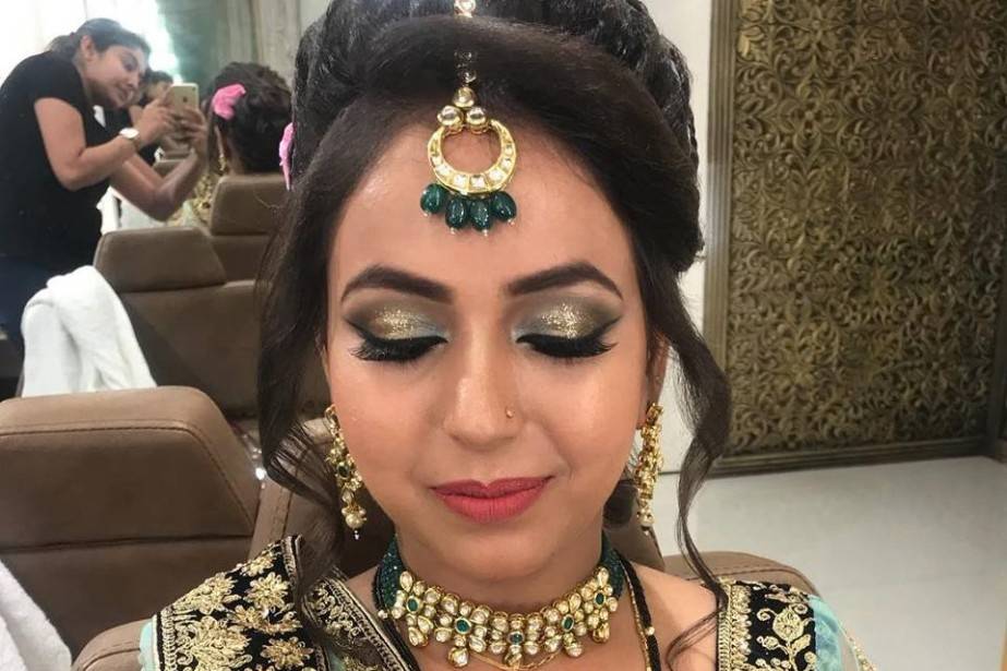 Aditi Dhabhai Makeup Artist