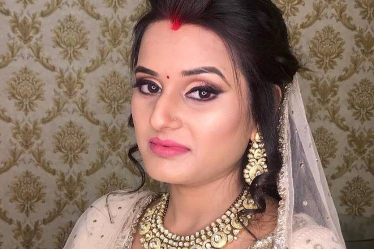 Aditi Dhabhai Makeup Artist