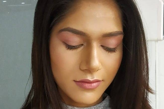 Airbrush casual makeup