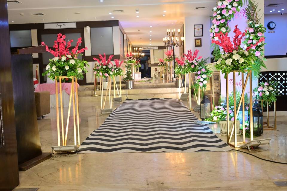 RECEPTION PASSAGE DECOR