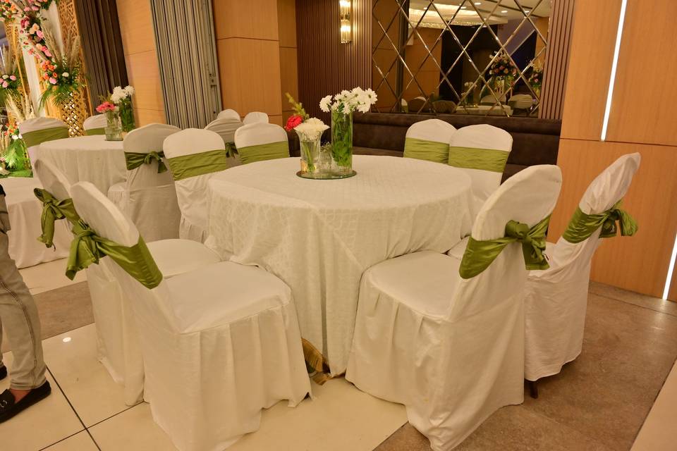 ROUND TABLE GREEN WHITE