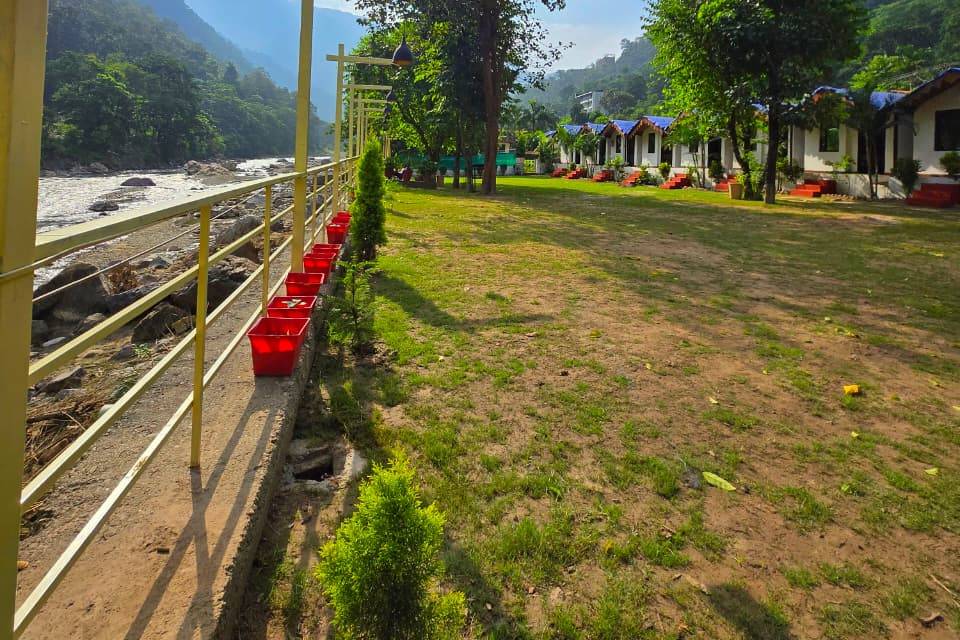 Riverside Lawn