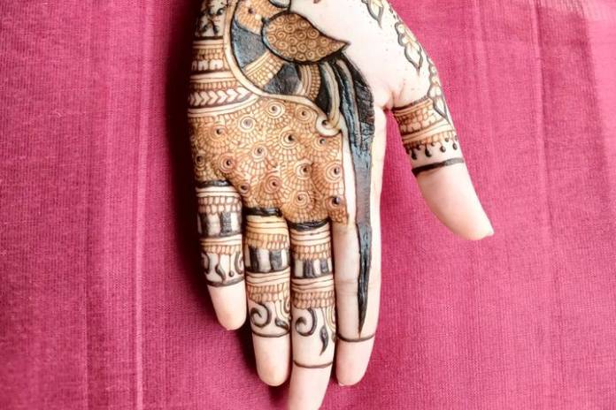 Henna by Honeyy