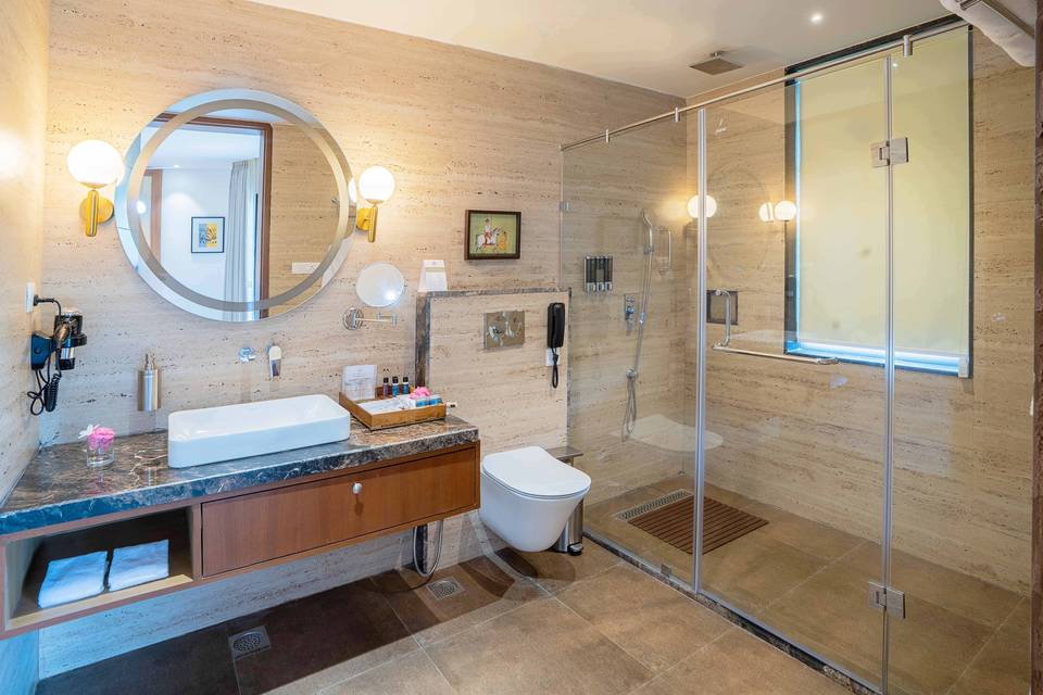 Luxury Room - Bathroom