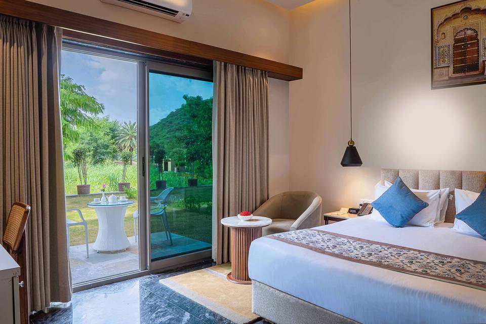 Deluxe Room - Bedroom