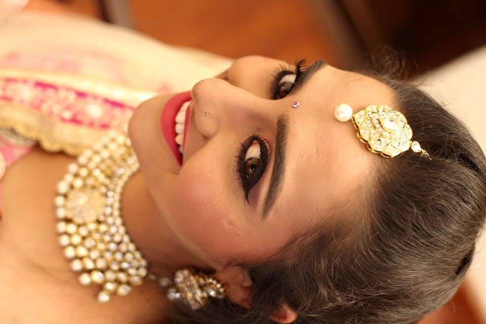 Myrra Jain Artistry Makeup N Hair Stylist