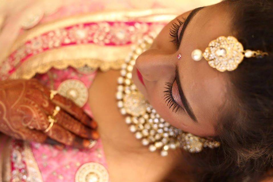 Myrra Jain Artistry Makeup N Hair Stylist