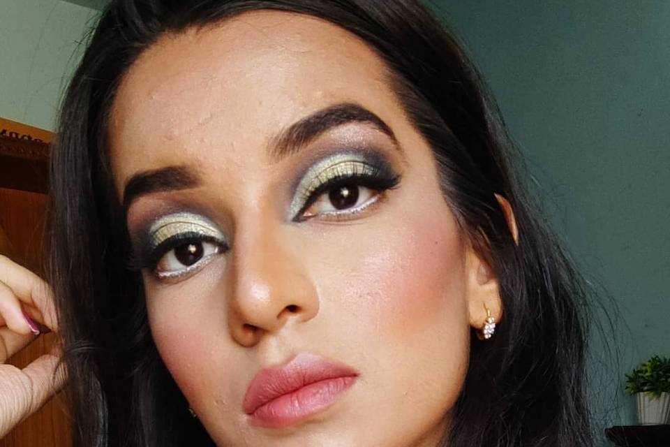 Khushi Mehra Makeovers