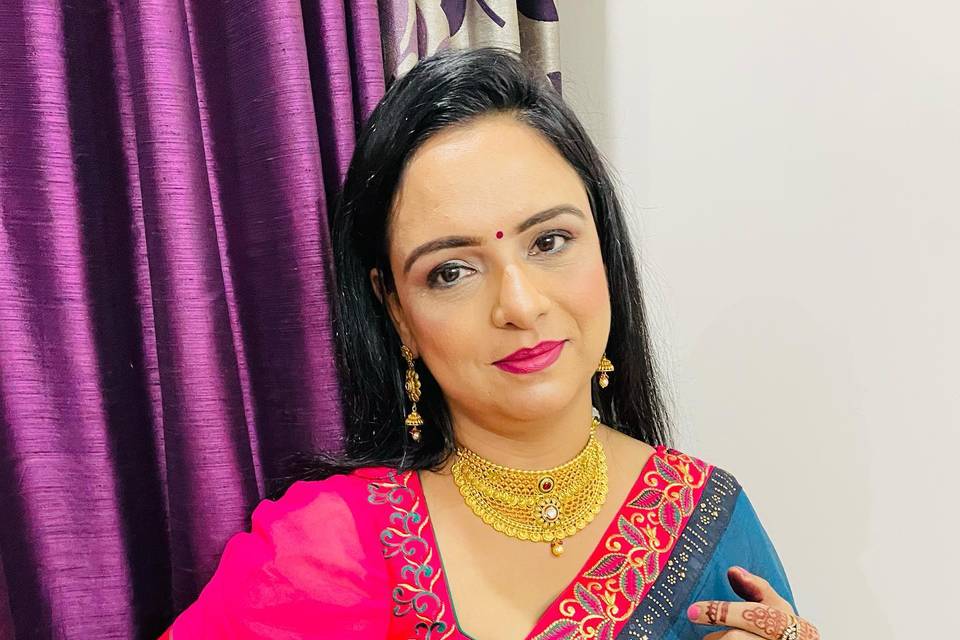 Khushi Mehra Makeovers